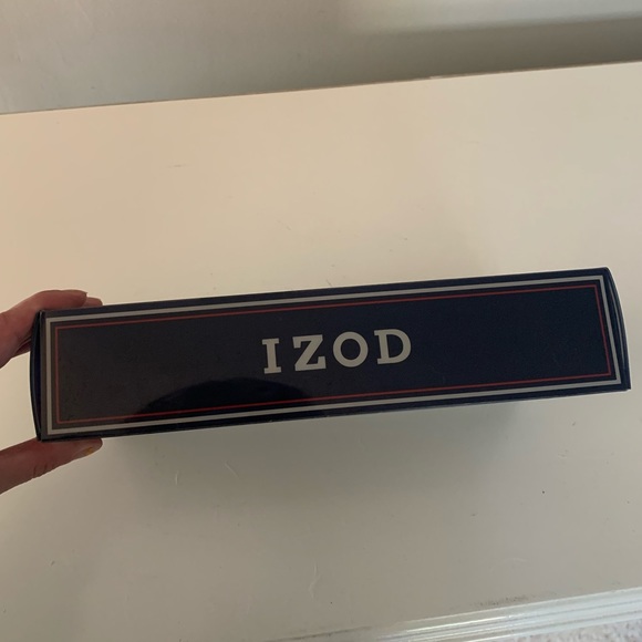 IZOD Black Leather Wallet + Manicure Set Giftpack - Picture 4 of 6